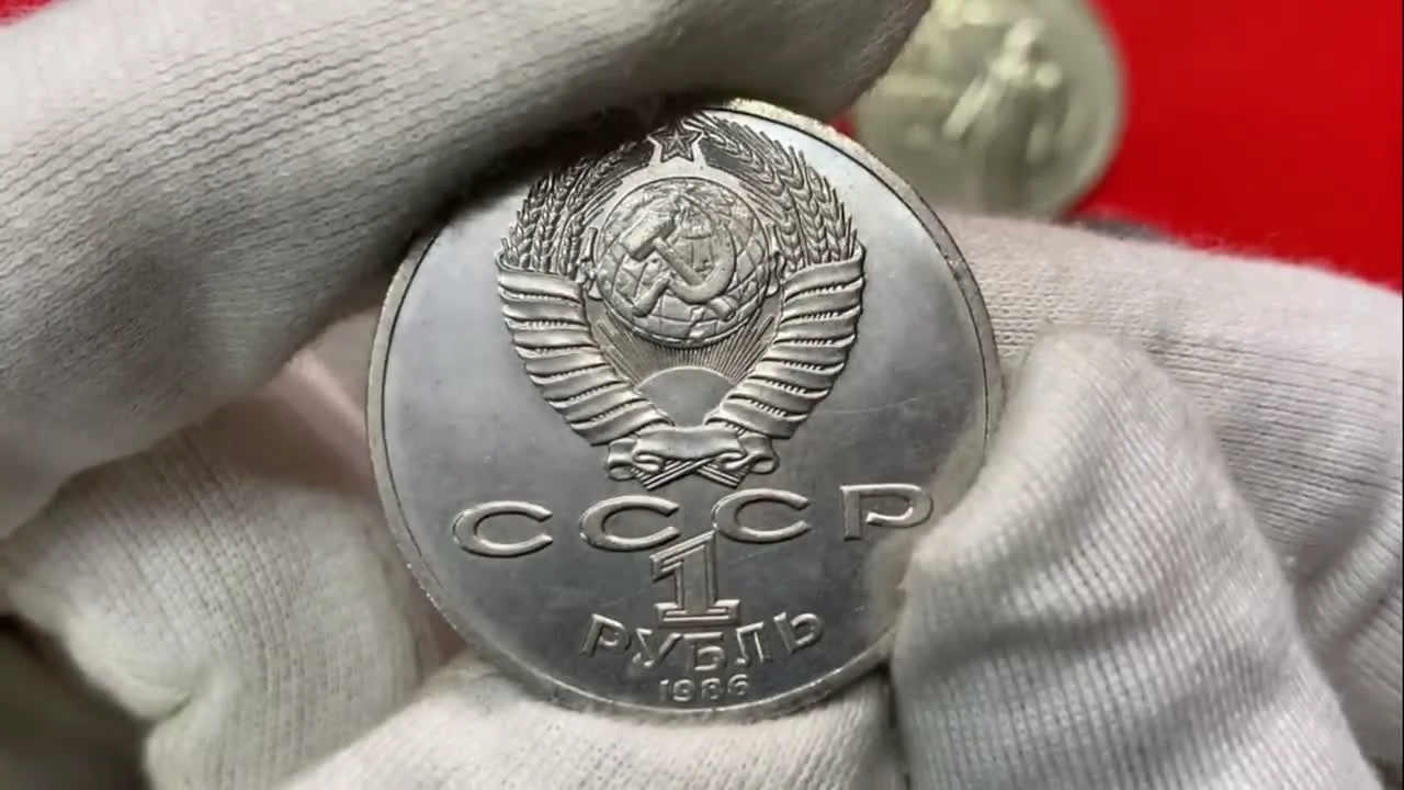 Перепутанный год: Рубль к 115-летию Ленина