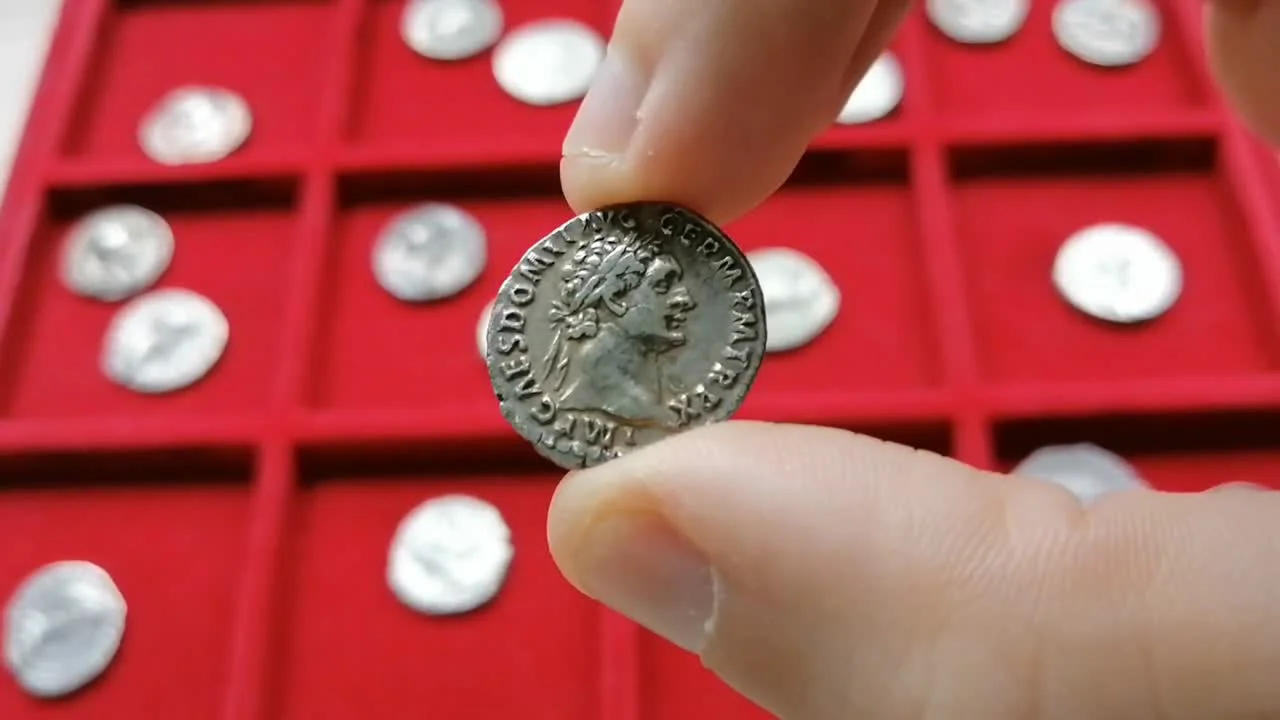 Как начать коллекционировать античные монеты: руководство для новичков