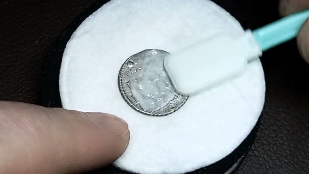 The polishing process: working on the obverse